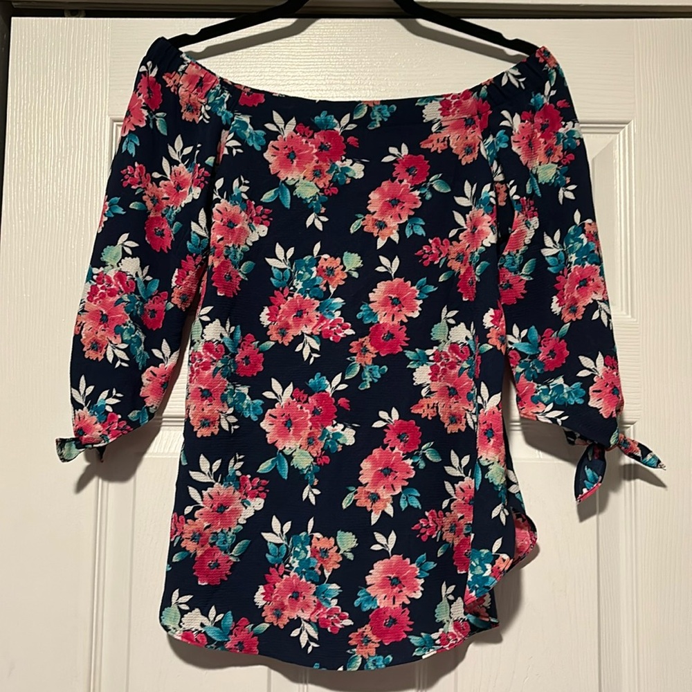 Status 🌸 Floral Off the shoulder top Blouse Small